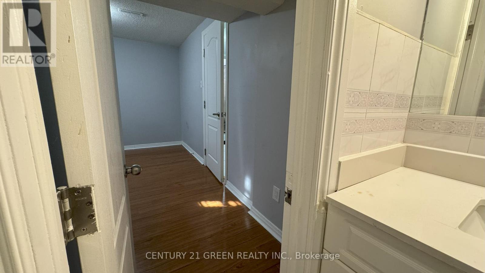 Lower - 8 Natalie Court, Brampton, Ontario  L6S 5T8 - Photo 11 - W12431131