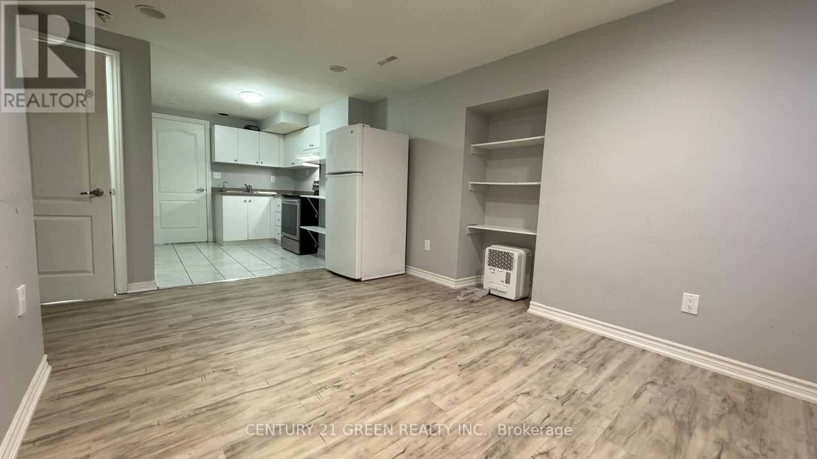 Lower - 8 Natalie Court, Brampton, Ontario  L6S 5T8 - Photo 3 - W12431131