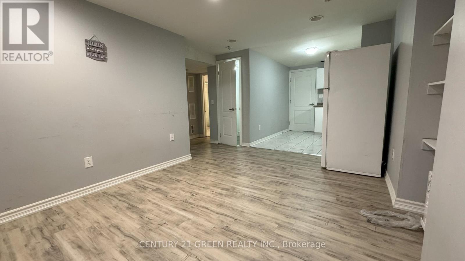 Lower - 8 Natalie Court, Brampton, Ontario  L6S 5T8 - Photo 4 - W12431131