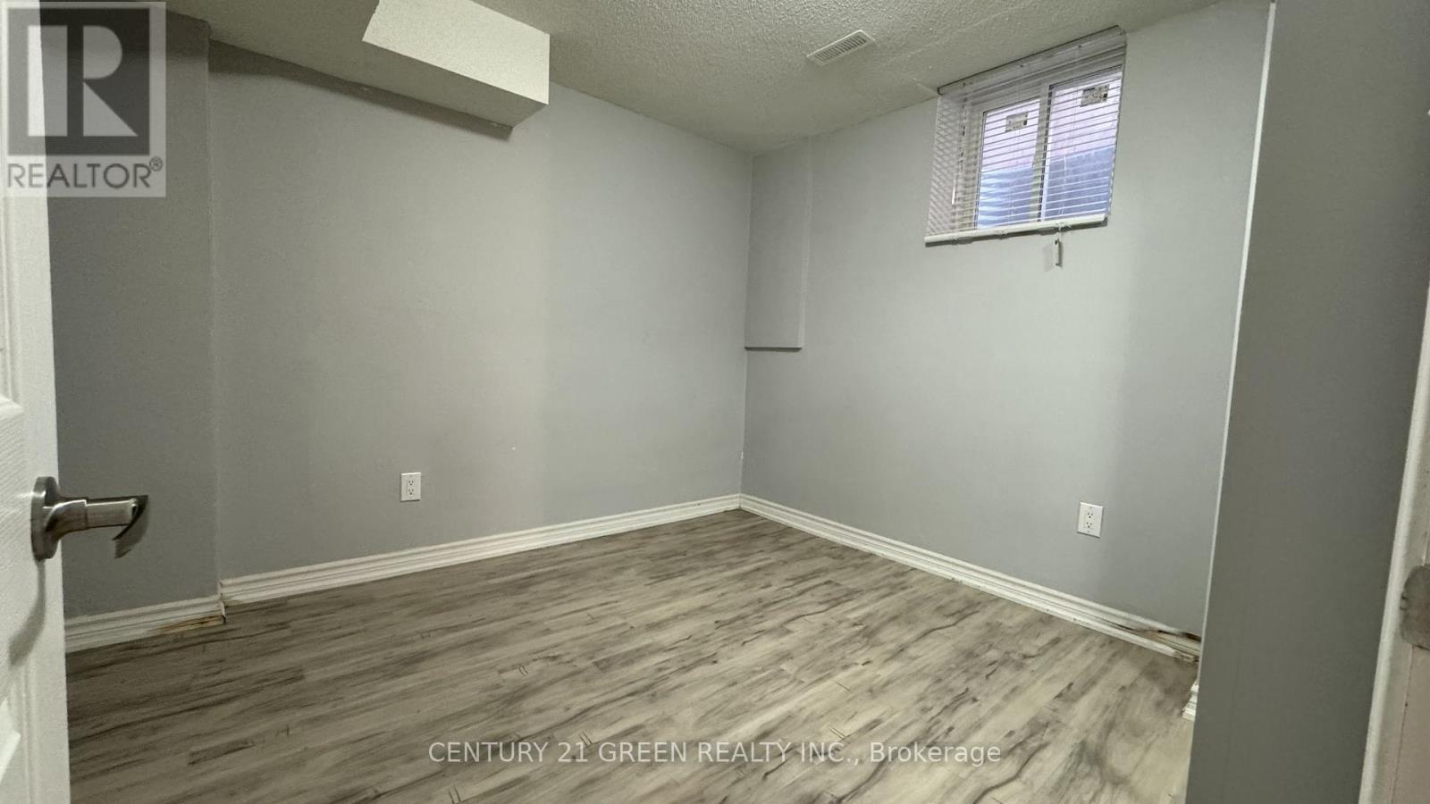 Lower - 8 Natalie Court, Brampton, Ontario  L6S 5T8 - Photo 7 - W12431131