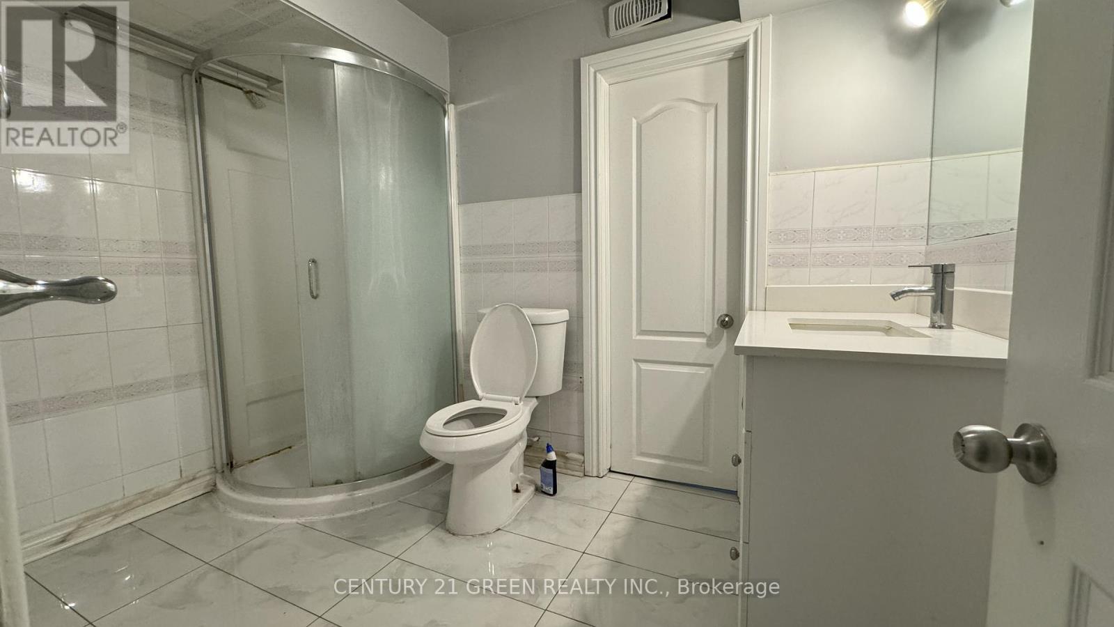 Lower - 8 Natalie Court, Brampton, Ontario  L6S 5T8 - Photo 9 - W12431131