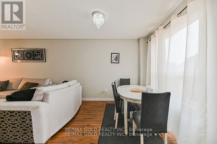 14 Topiary Lane, Brampton, Ontario  L7A 2K6 - Photo 10 - W12431142