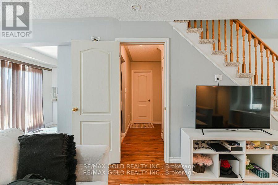 14 Topiary Lane, Brampton, Ontario  L7A 2K6 - Photo 17 - W12431142