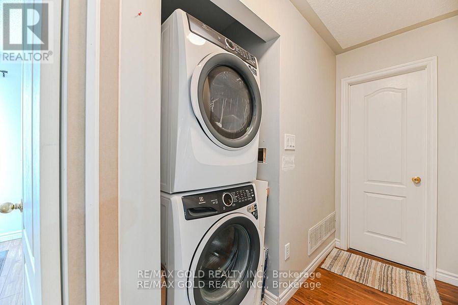 14 Topiary Lane, Brampton, Ontario  L7A 2K6 - Photo 18 - W12431142