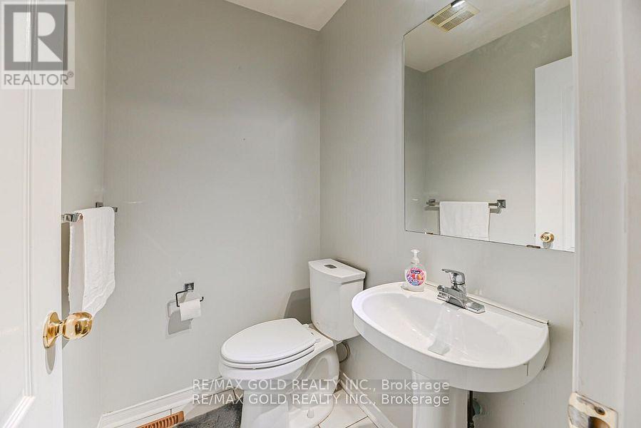 14 Topiary Lane, Brampton, Ontario  L7A 2K6 - Photo 19 - W12431142