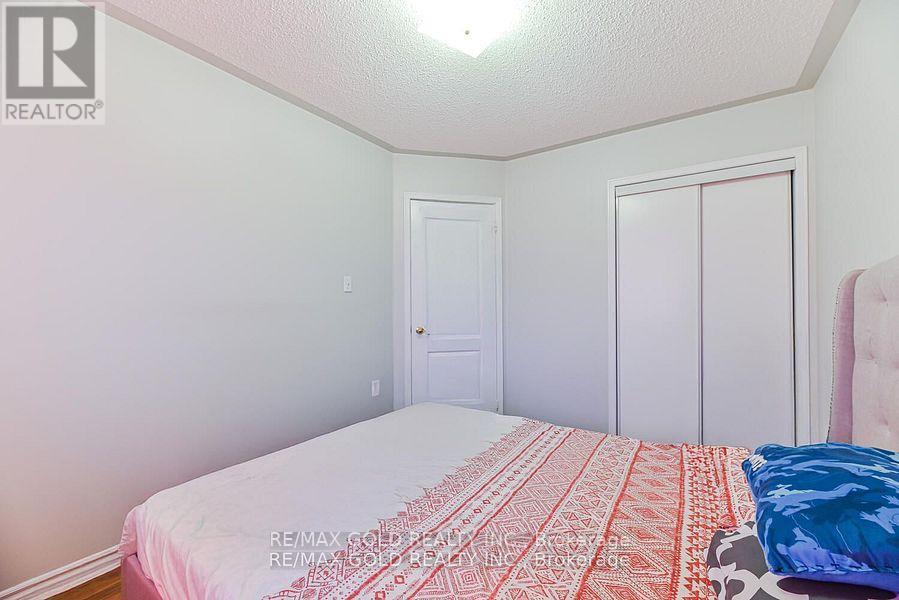 14 Topiary Lane, Brampton, Ontario  L7A 2K6 - Photo 22 - W12431142