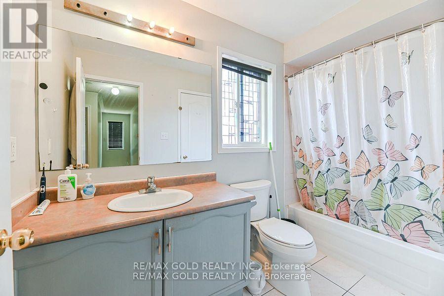 14 Topiary Lane, Brampton, Ontario  L7A 2K6 - Photo 23 - W12431142