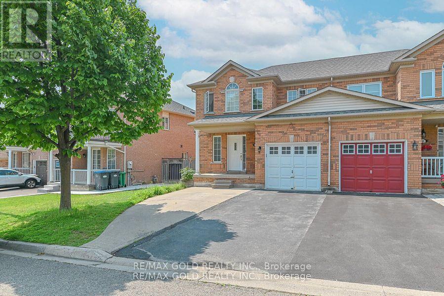 14 Topiary Lane, Brampton, Ontario  L7A 2K6 - Photo 3 - W12431142
