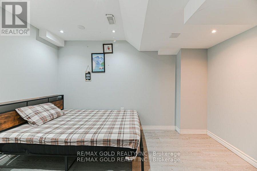 14 Topiary Lane, Brampton, Ontario  L7A 2K6 - Photo 31 - W12431142