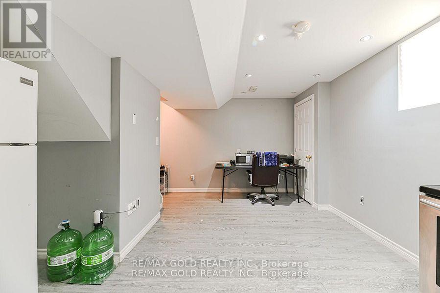14 Topiary Lane, Brampton, Ontario  L7A 2K6 - Photo 34 - W12431142