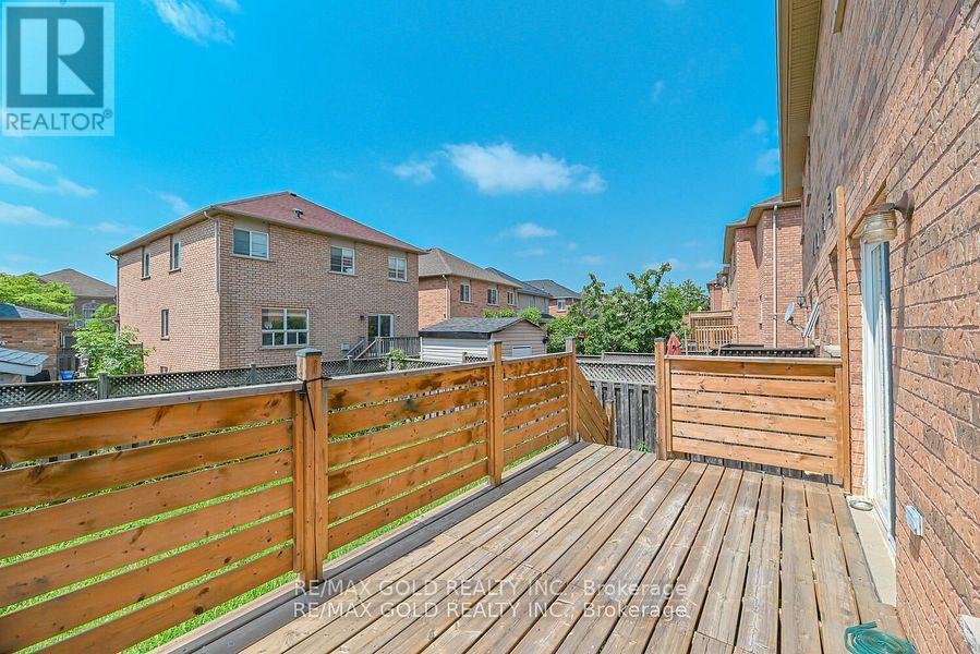 14 Topiary Lane, Brampton, Ontario  L7A 2K6 - Photo 36 - W12431142