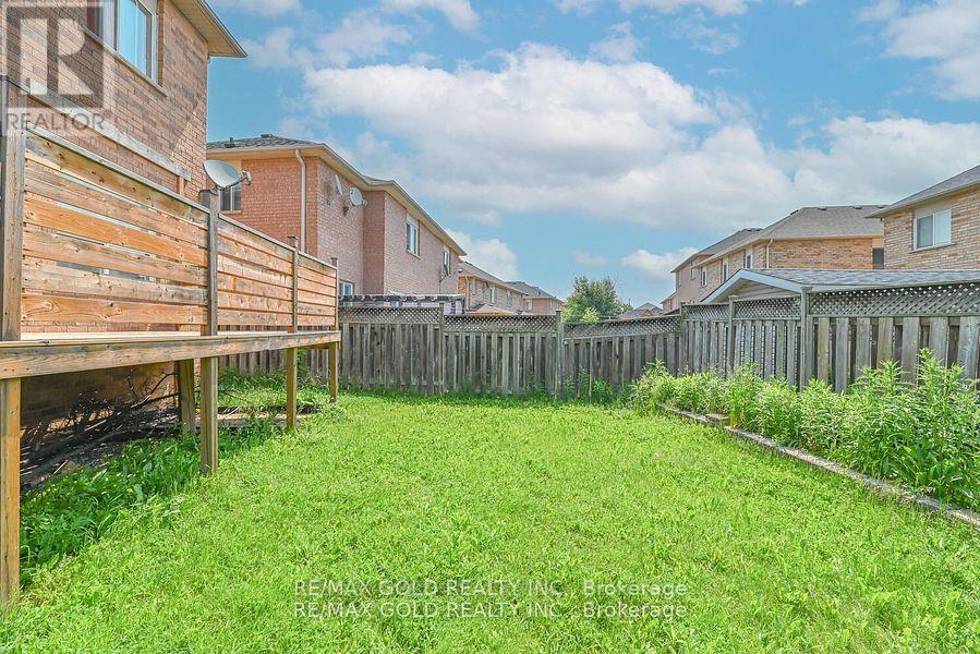 14 Topiary Lane, Brampton, Ontario  L7A 2K6 - Photo 37 - W12431142