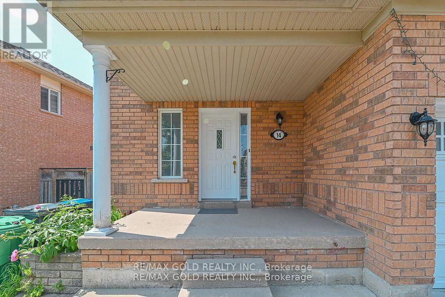14 Topiary Lane, Brampton, Ontario  L7A 2K6 - Photo 4 - W12431142