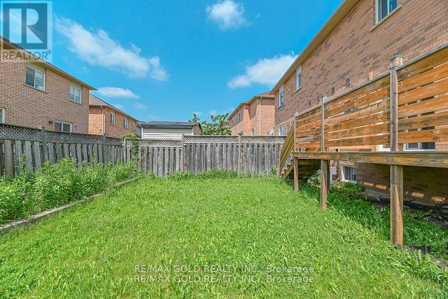 14 Topiary Lane, Brampton, Ontario  L7A 2K6 - Photo 40 - W12431142