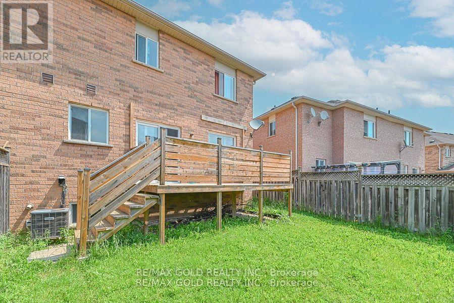14 Topiary Lane, Brampton, Ontario  L7A 2K6 - Photo 42 - W12431142