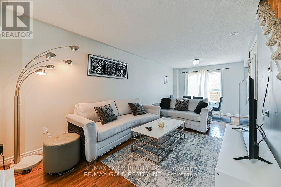 14 Topiary Lane, Brampton, Ontario  L7A 2K6 - Photo 6 - W12431142