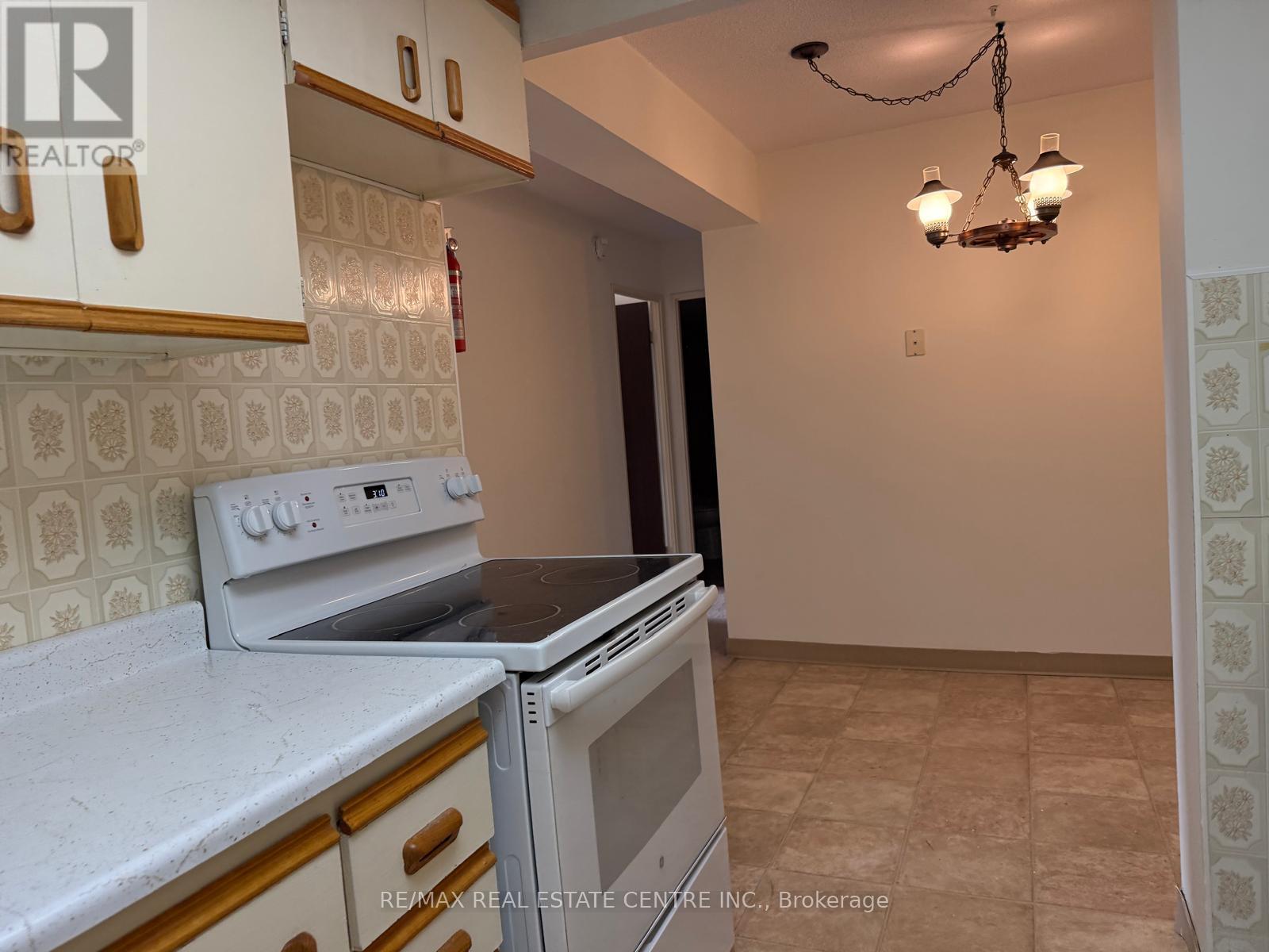 704 - 3100 Kirwin Avenue, Mississauga, Ontario  L5A 3S6 - Photo 11 - W12341827