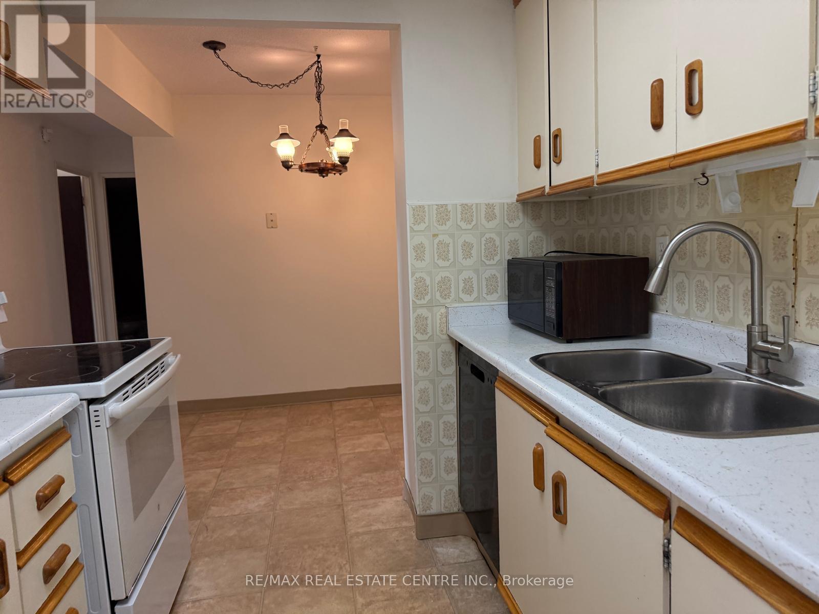 704 - 3100 Kirwin Avenue, Mississauga, Ontario  L5A 3S6 - Photo 12 - W12341827