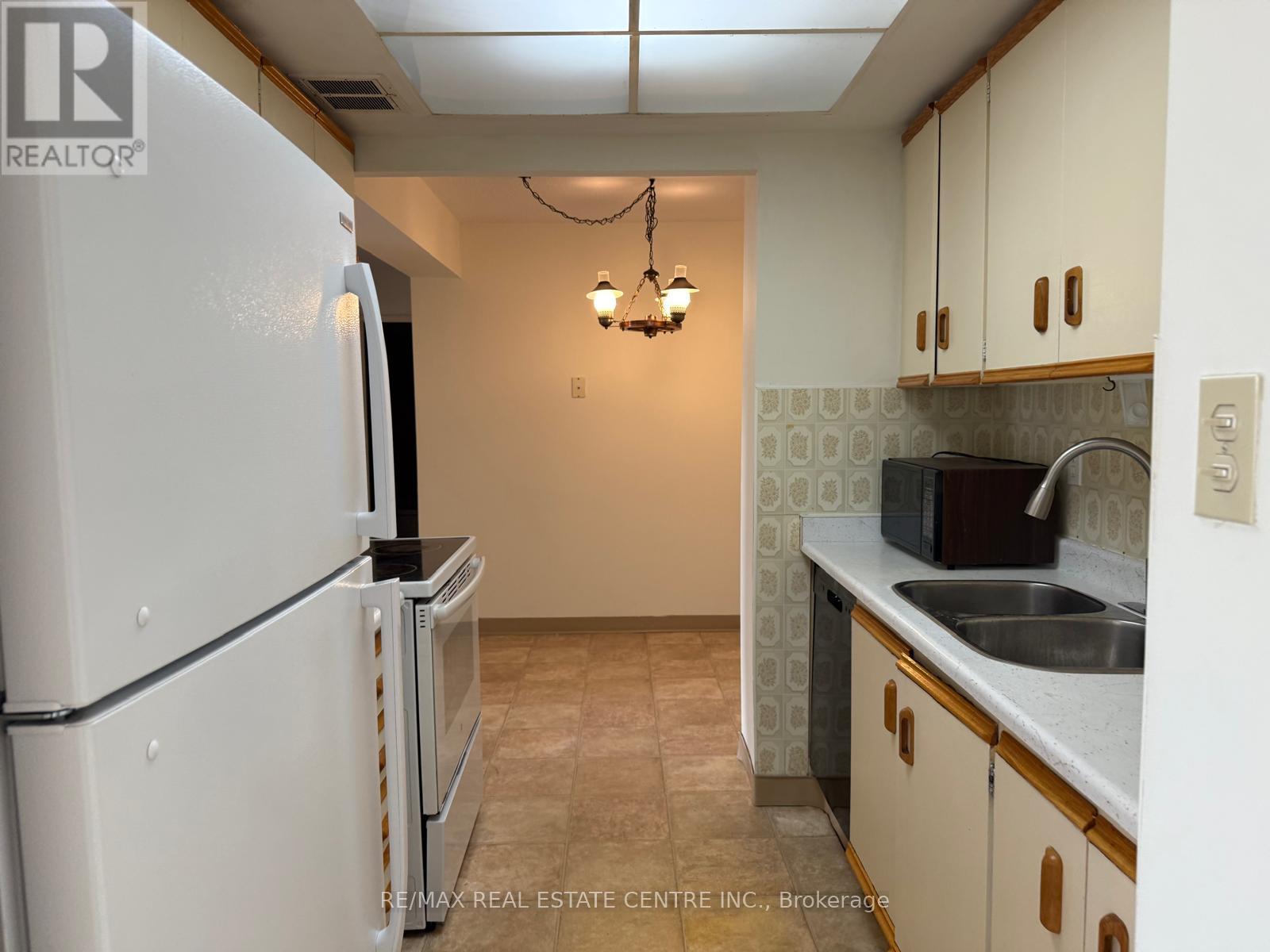 704 - 3100 Kirwin Avenue, Mississauga, Ontario  L5A 3S6 - Photo 42 - W12341827