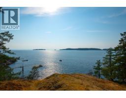 1818 EMILY LANE, Bowen Island, British Columbia