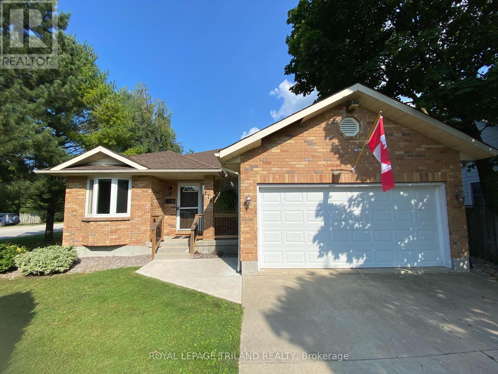 178 Pearl Street, Lambton Shores, Ontario  N0M 2N0 - Photo 1 - X12419511