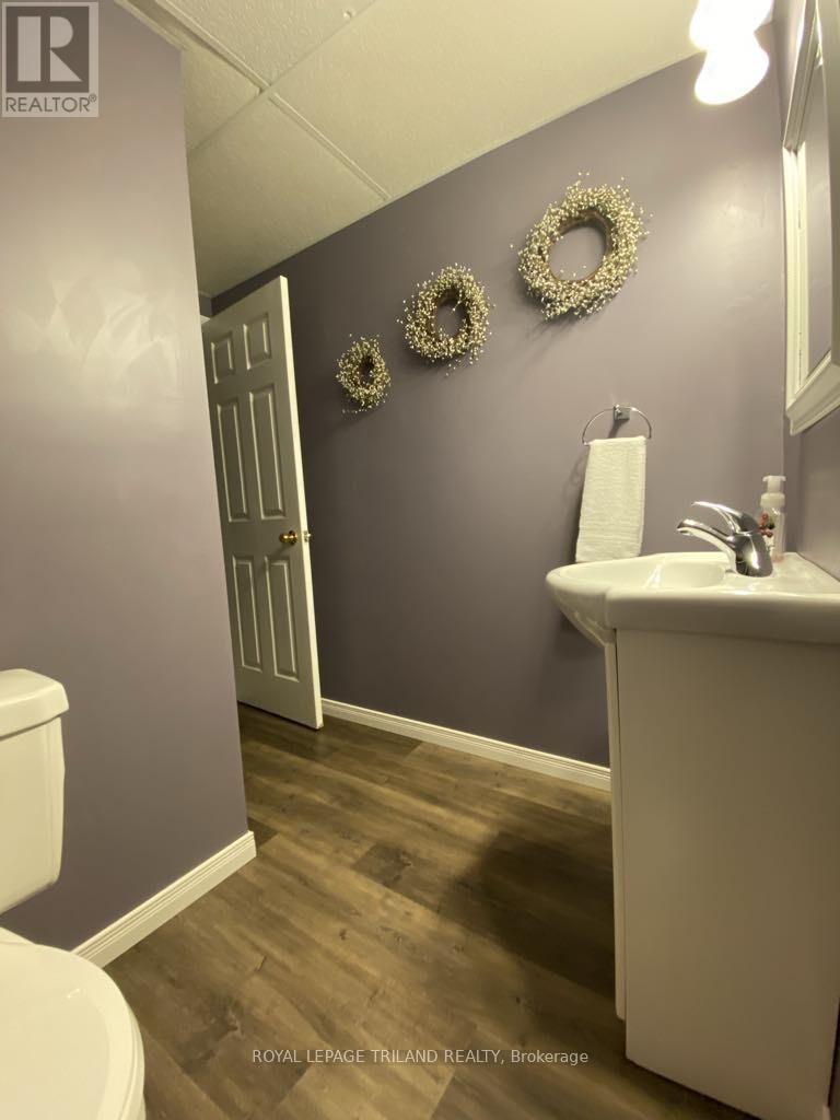 178 Pearl Street, Lambton Shores, Ontario  N0M 2N0 - Photo 34 - X12419511