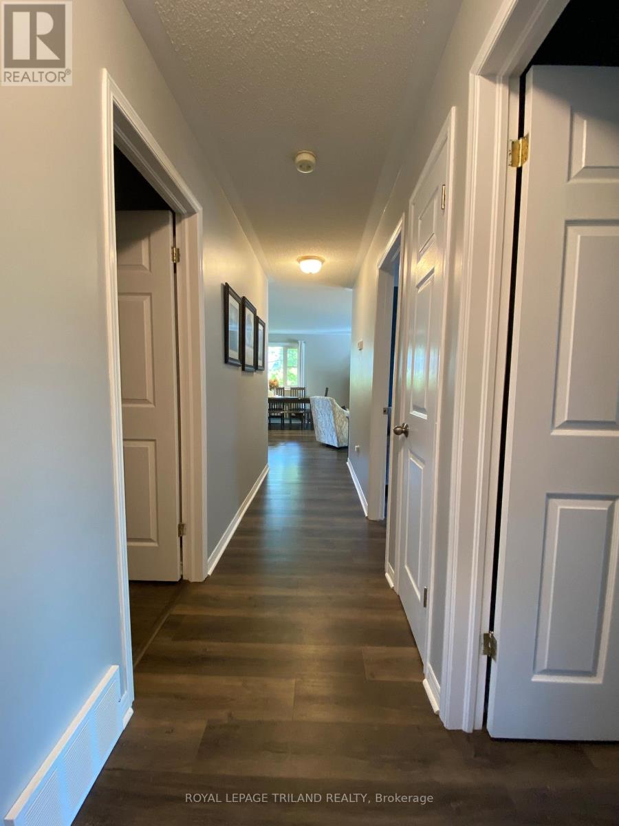 178 Pearl Street, Lambton Shores, Ontario  N0M 2N0 - Photo 26 - X12419511