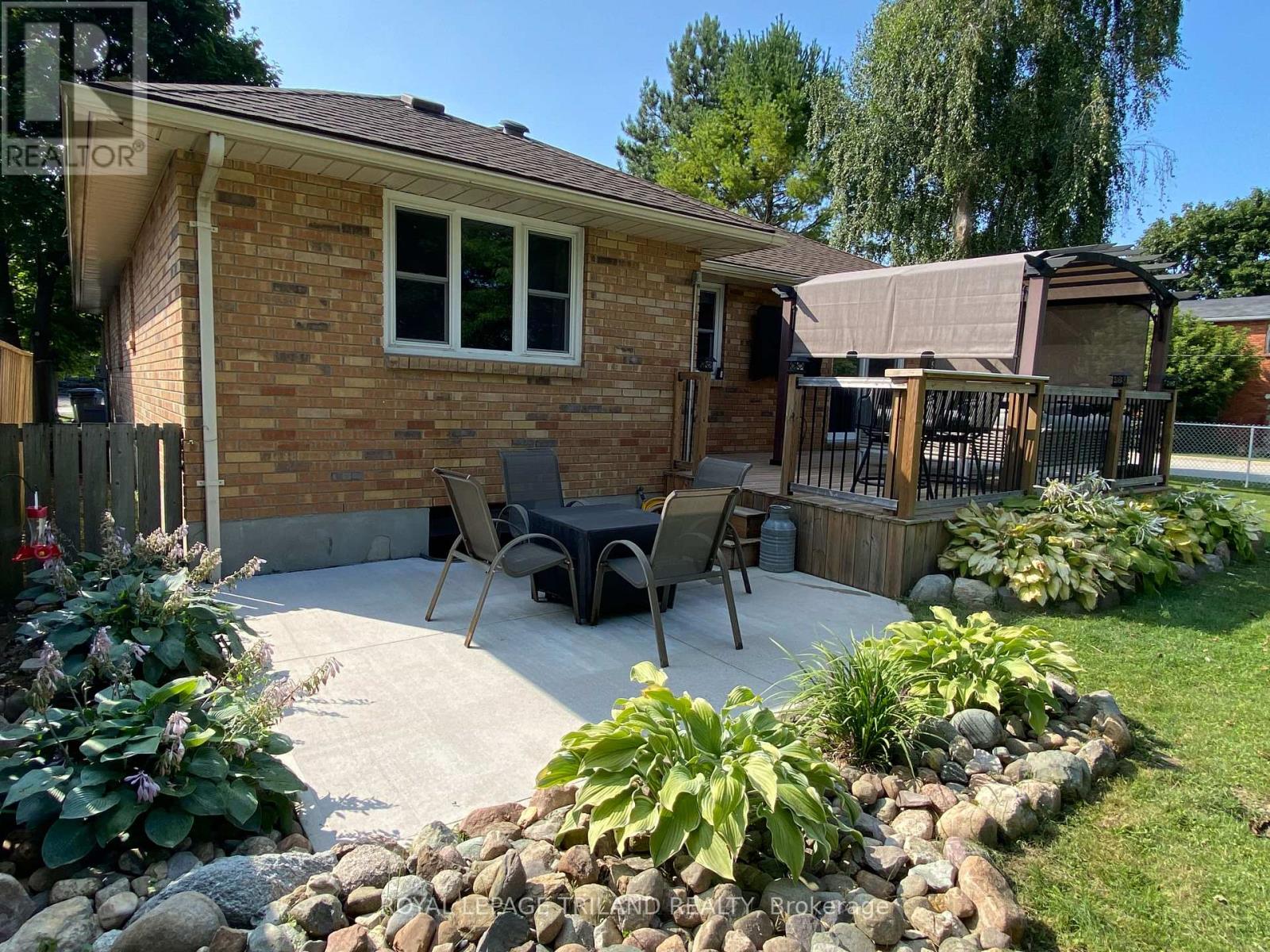 178 Pearl Street, Lambton Shores, Ontario  N0M 2N0 - Photo 35 - X12419511