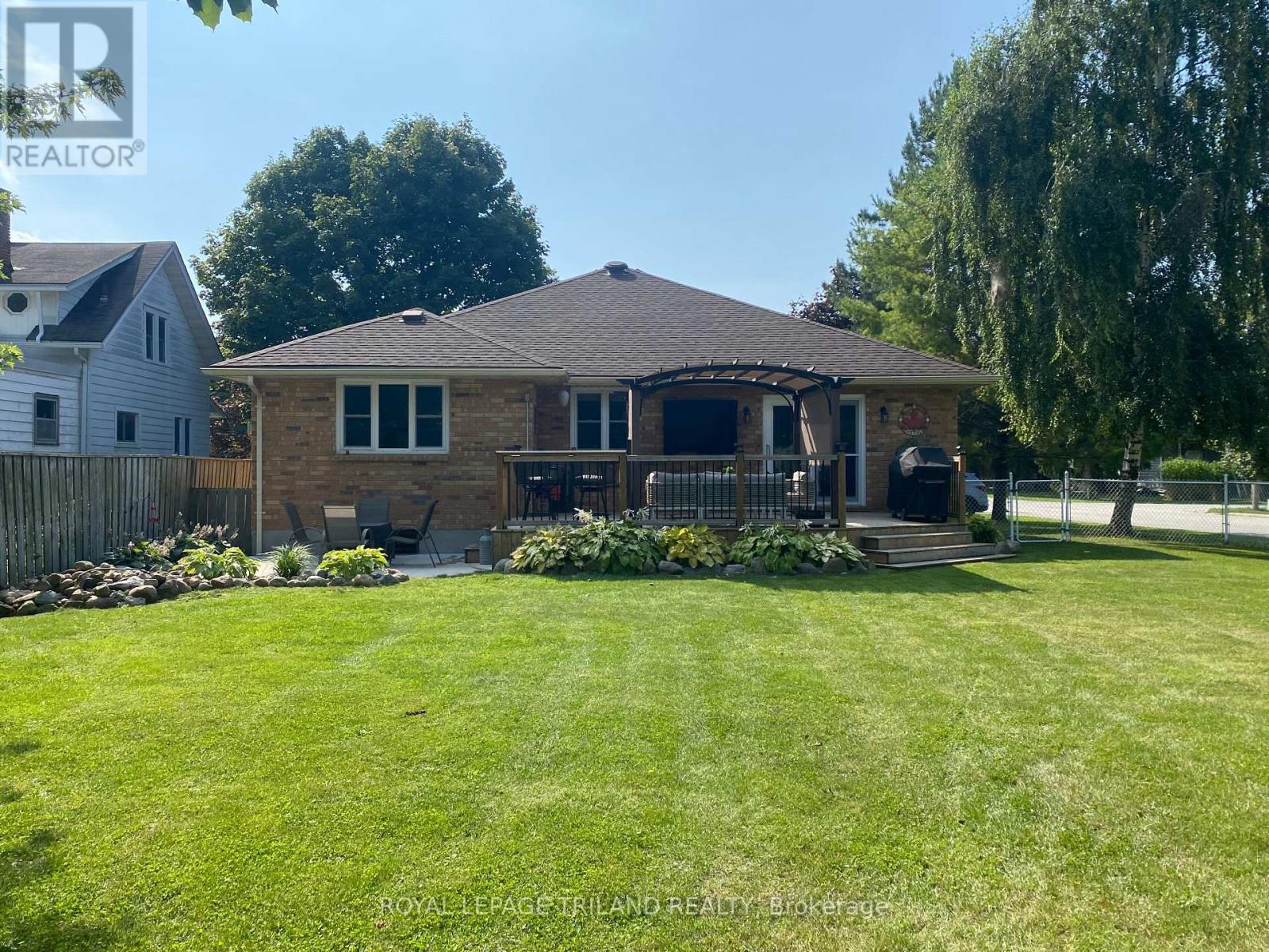 178 Pearl Street, Lambton Shores, Ontario  N0M 2N0 - Photo 36 - X12419511