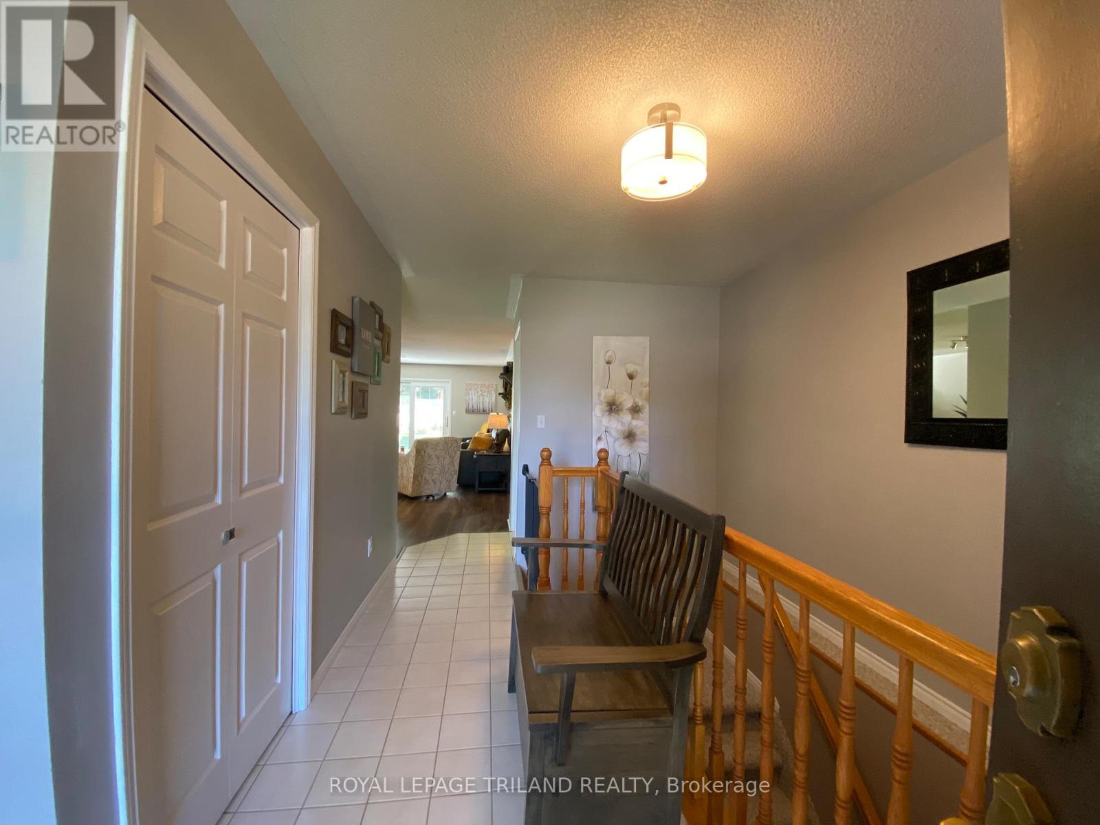 178 Pearl Street, Lambton Shores, Ontario  N0M 2N0 - Photo 5 - X12419511