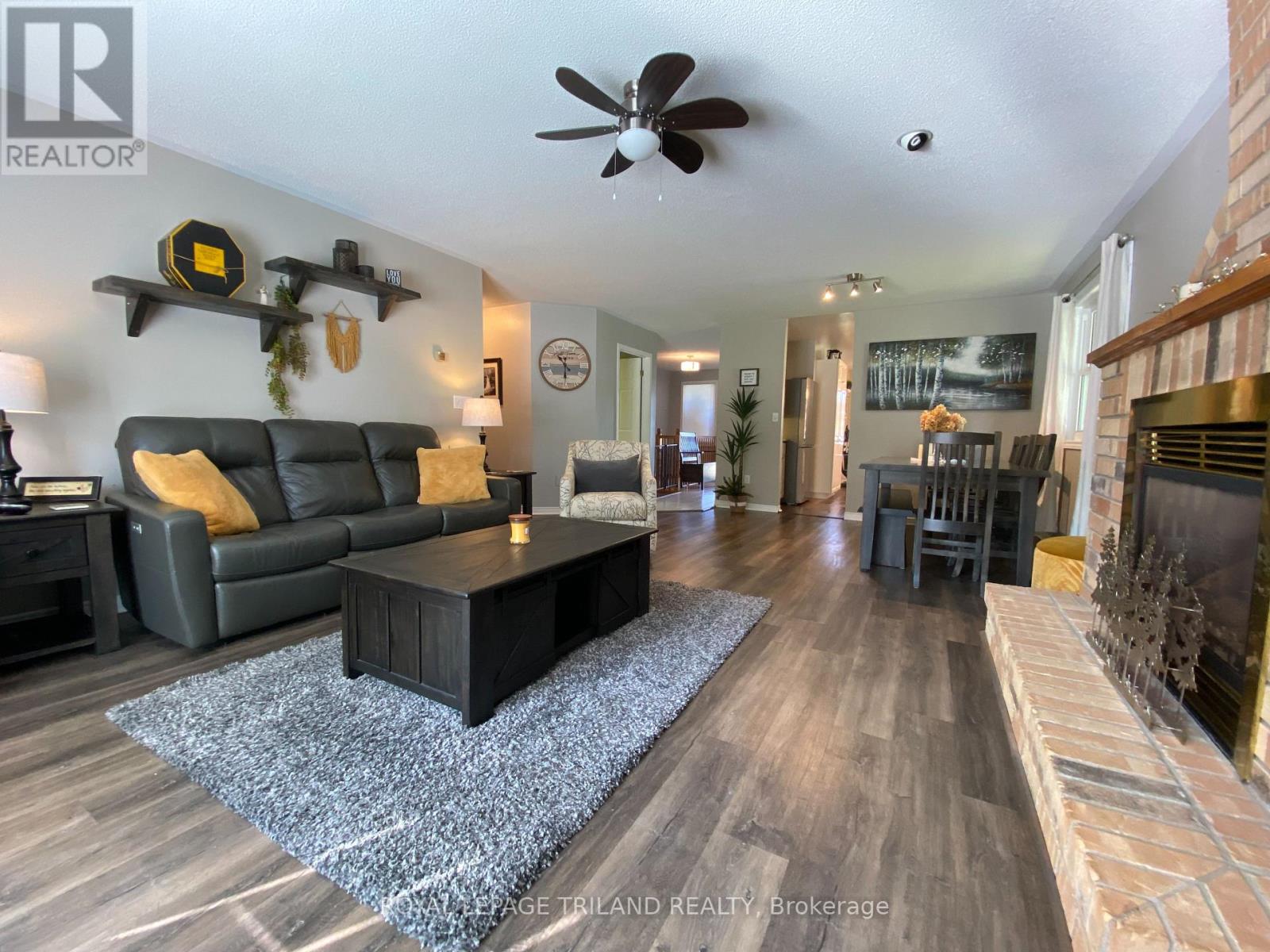 178 Pearl Street, Lambton Shores, Ontario  N0M 2N0 - Photo 8 - X12419511
