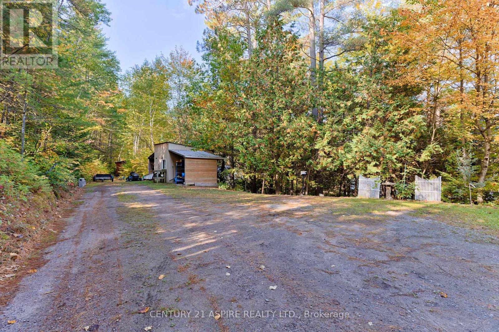 542 A Rantz Road, Petawawa, Ontario  K8H 2W8 - Photo 3 - X12431170