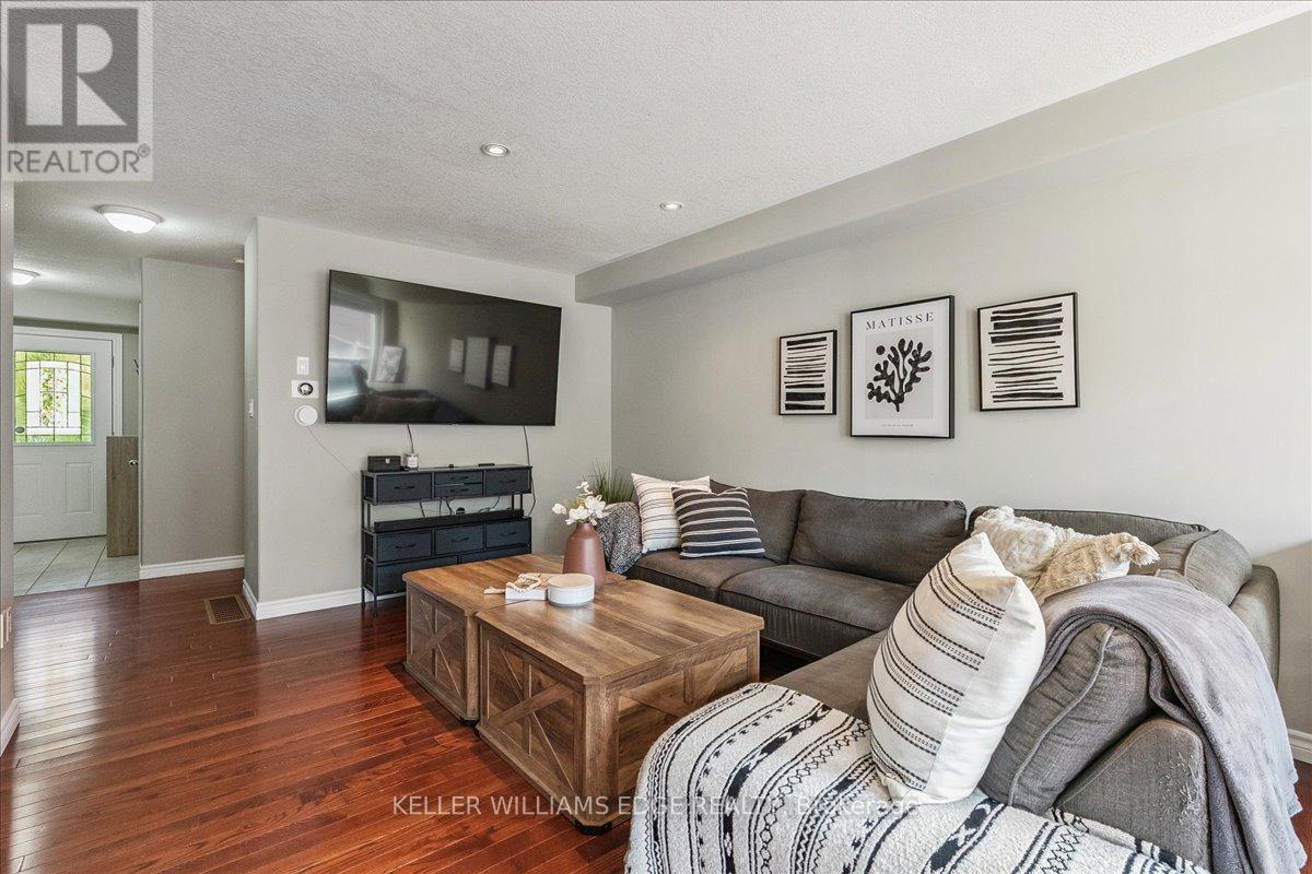 35 Pettit Street, Hamilton, Ontario  L8E 5V7 - Photo 7 - X12424911