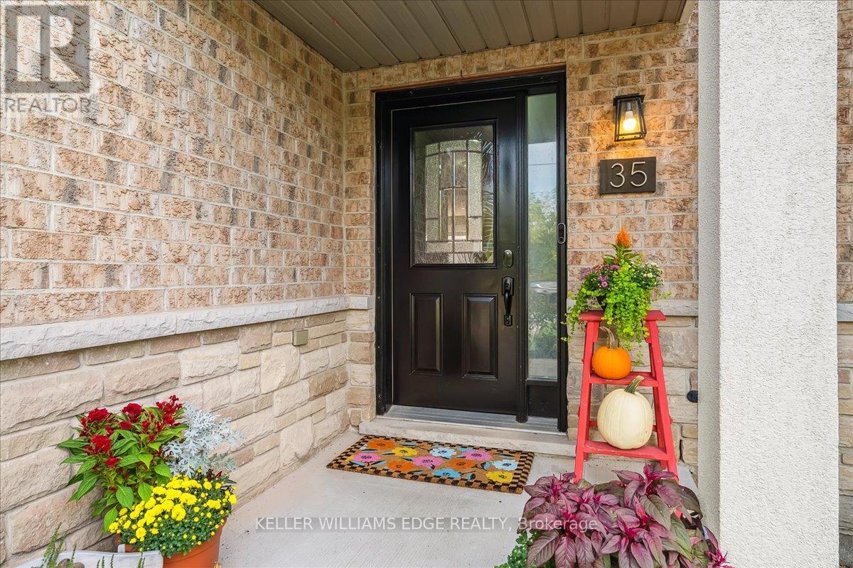 35 Pettit Street, Hamilton, Ontario  L8E 5V7 - Photo 3 - X12424911