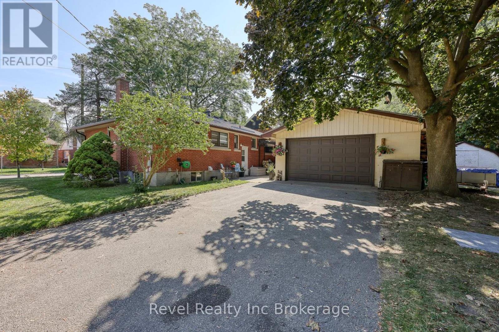 18 First Avenue, Brantford, Ontario  N3S 6R9 - Photo 24 - X12414682
