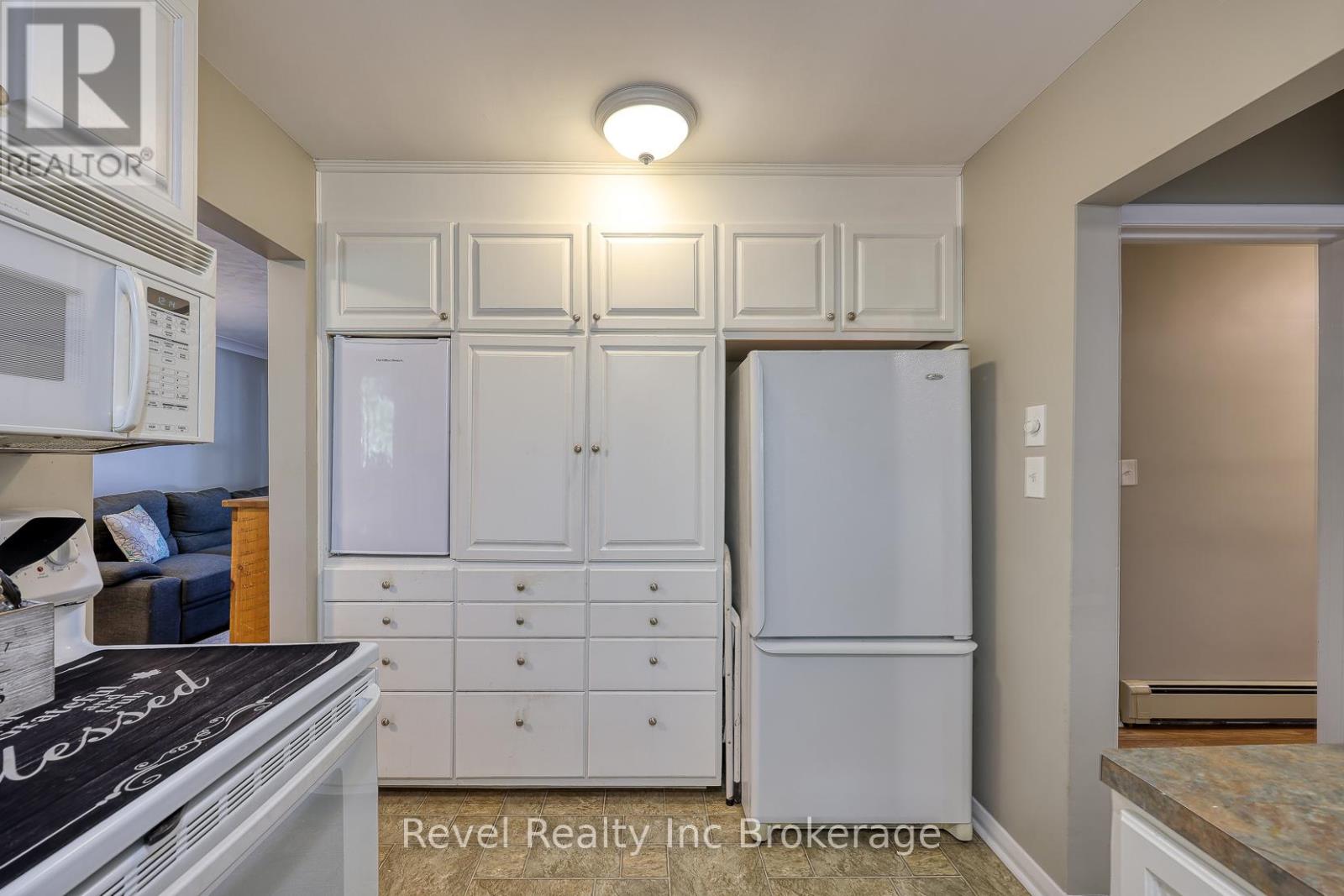 18 First Avenue, Brantford, Ontario  N3S 6R9 - Photo 10 - X12414682