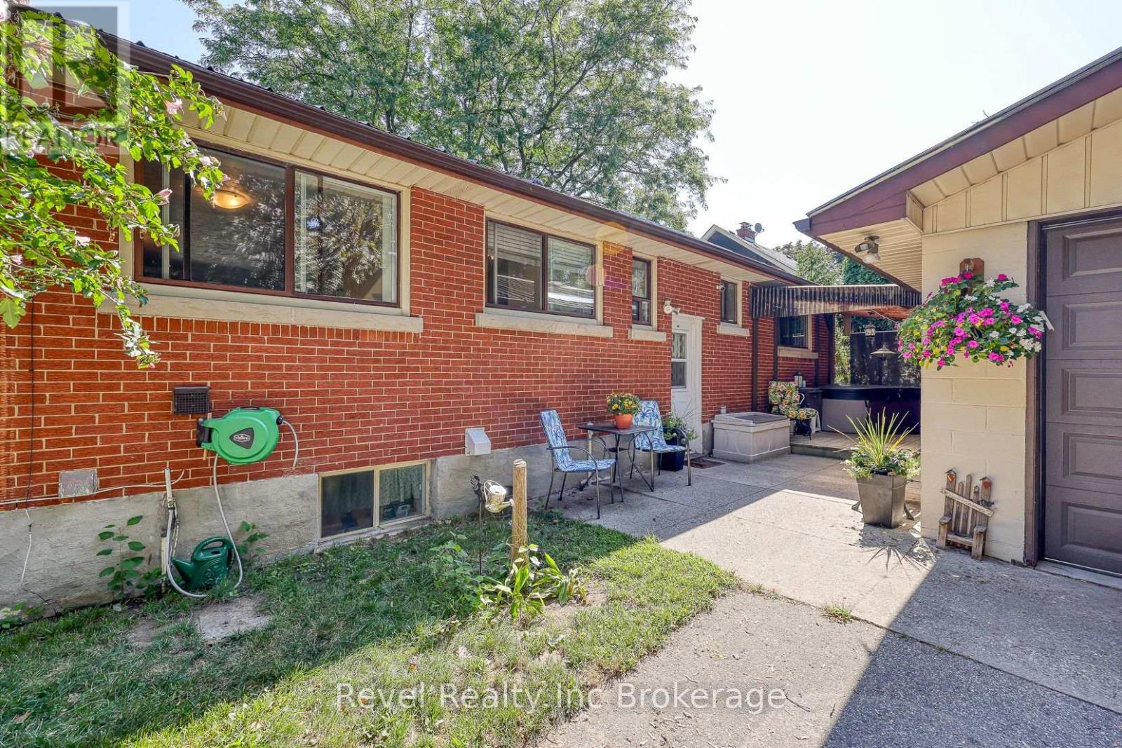 18 First Avenue, Brantford, Ontario  N3S 6R9 - Photo 23 - X12414682