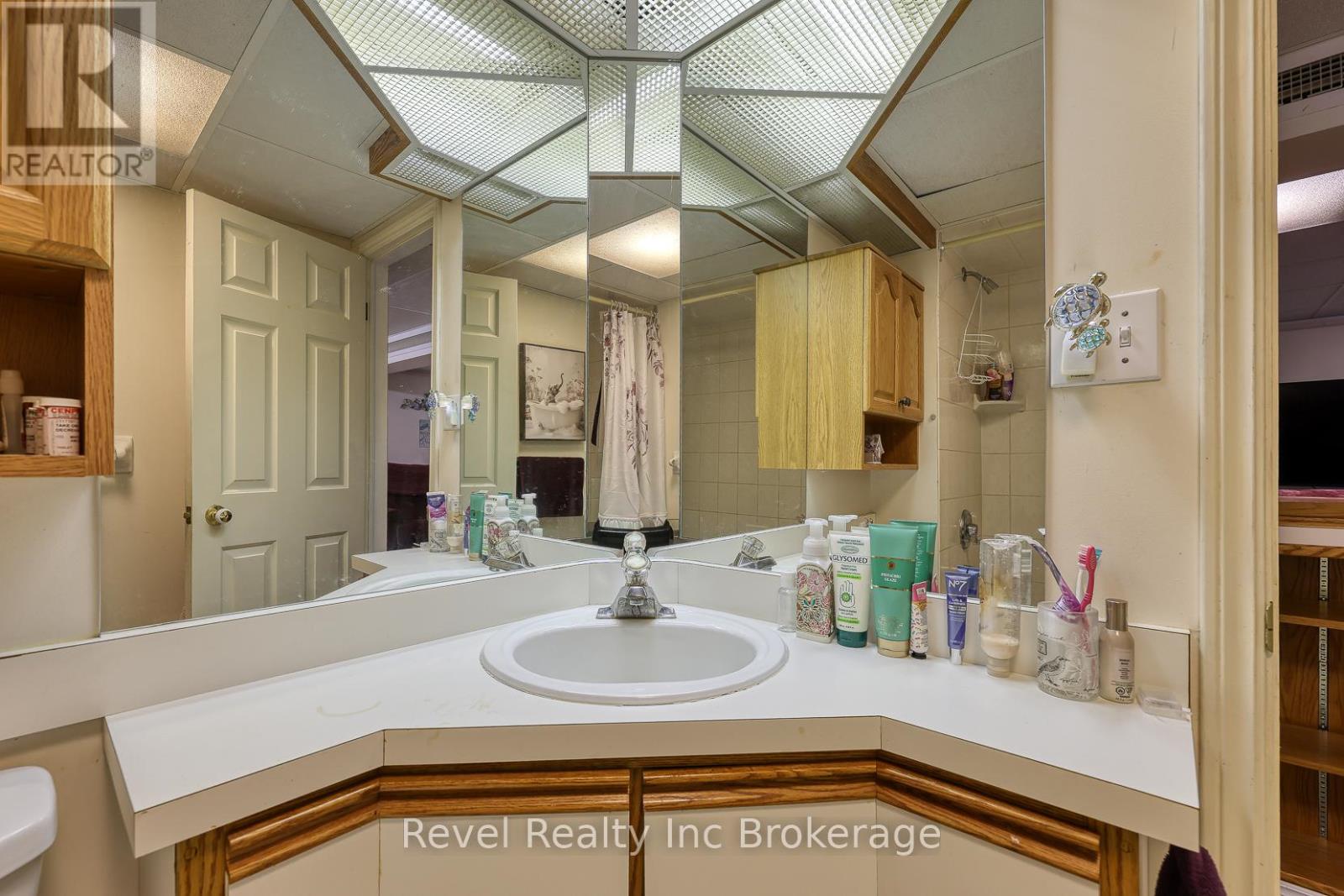 18 First Avenue, Brantford, Ontario  N3S 6R9 - Photo 21 - X12414682