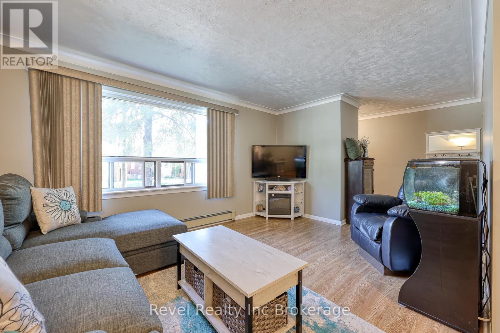 18 First Avenue, Brantford, Ontario  N3S 6R9 - Photo 6 - X12414682