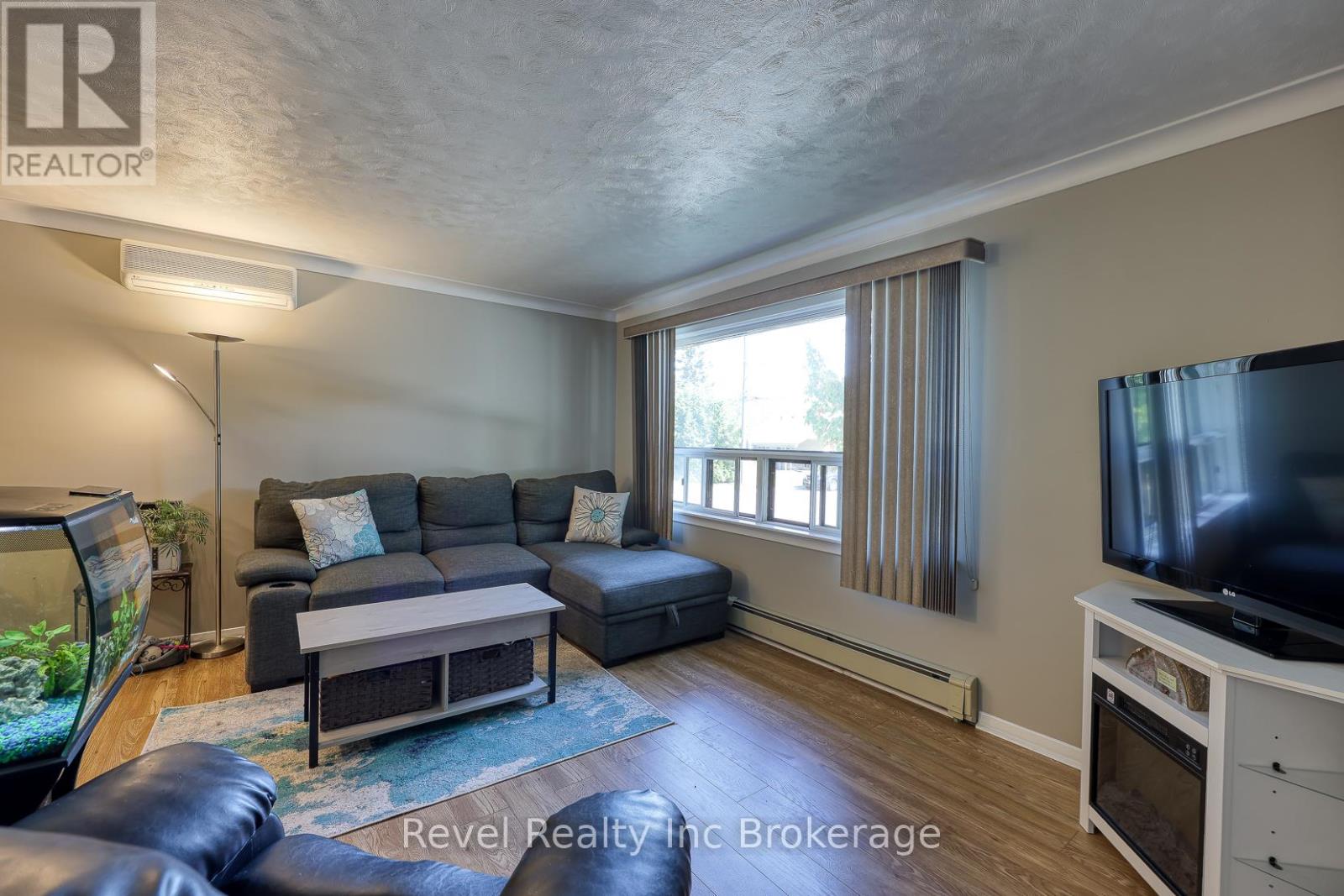 18 First Avenue, Brantford, Ontario  N3S 6R9 - Photo 5 - X12414682