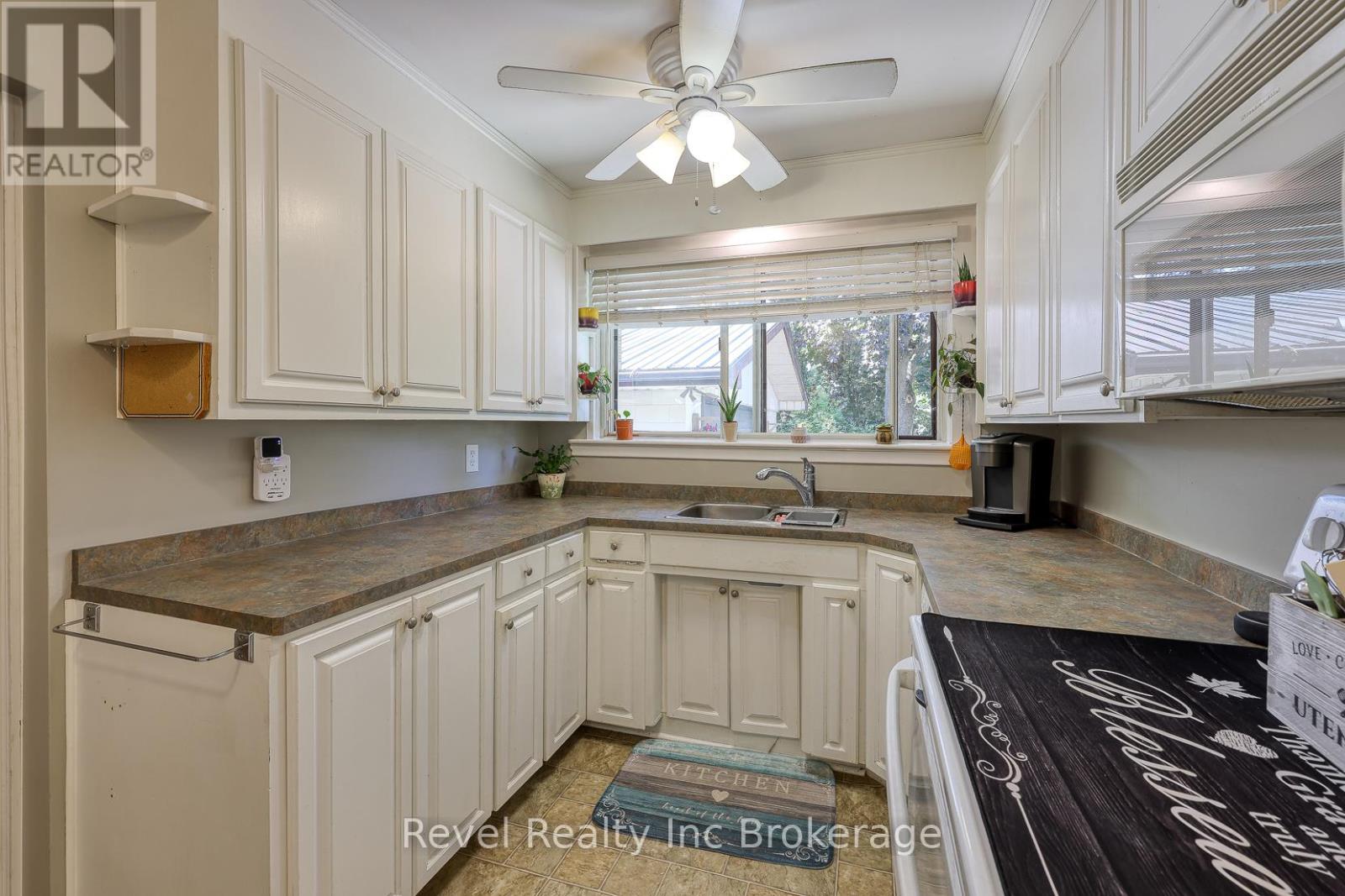 18 First Avenue, Brantford, Ontario  N3S 6R9 - Photo 7 - X12414682