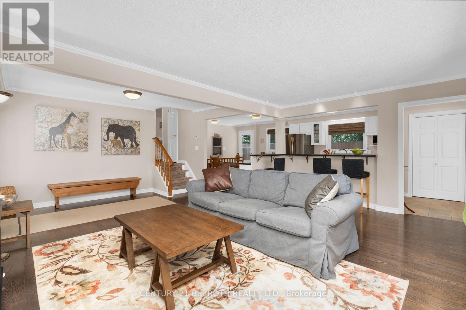 2123 Mildred Avenue, Innisfil, Ontario  L9S 2B9 - Photo 10 - N12431175