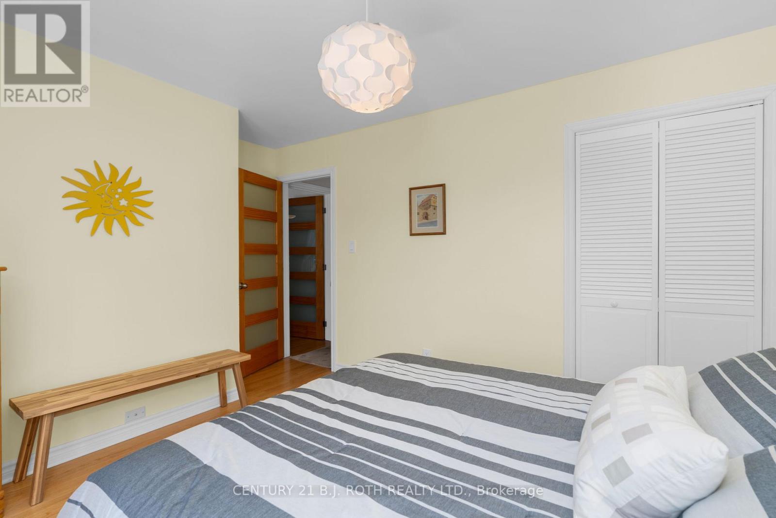 2123 Mildred Avenue, Innisfil, Ontario  L9S 2B9 - Photo 17 - N12431175