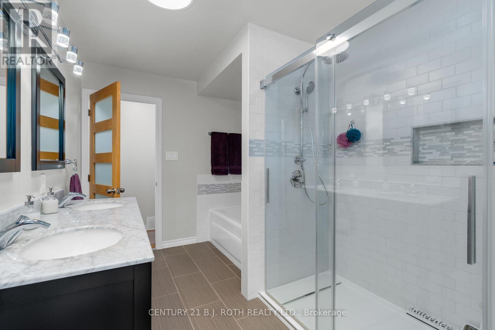 2123 Mildred Avenue, Innisfil, Ontario  L9S 2B9 - Photo 21 - N12431175