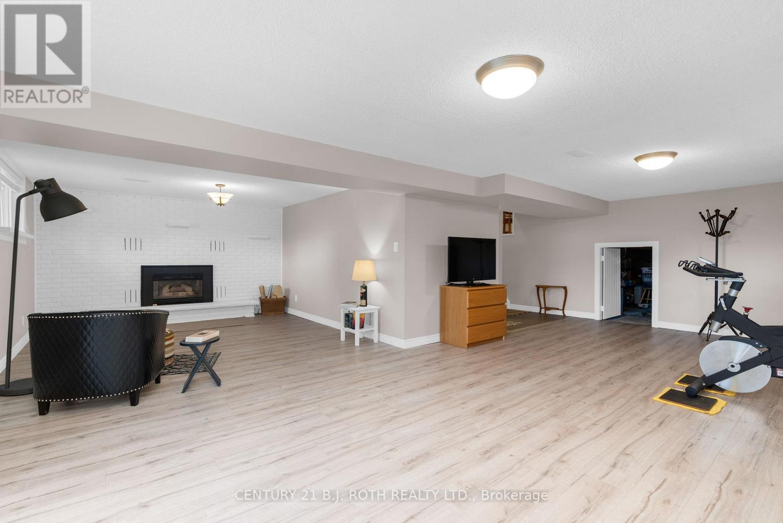 2123 Mildred Avenue, Innisfil, Ontario  L9S 2B9 - Photo 29 - N12431175