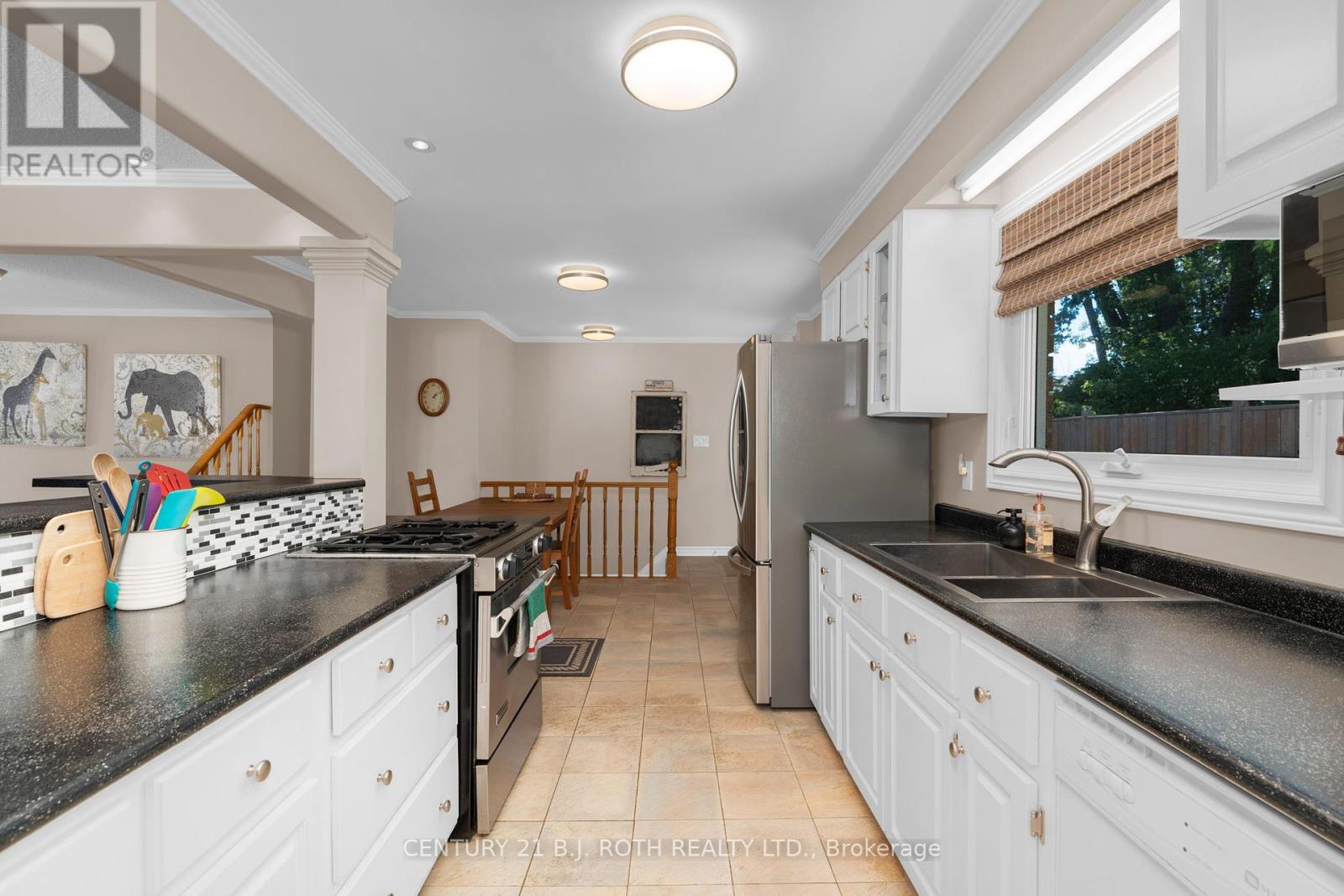 2123 Mildred Avenue, Innisfil, Ontario  L9S 2B9 - Photo 4 - N12431175