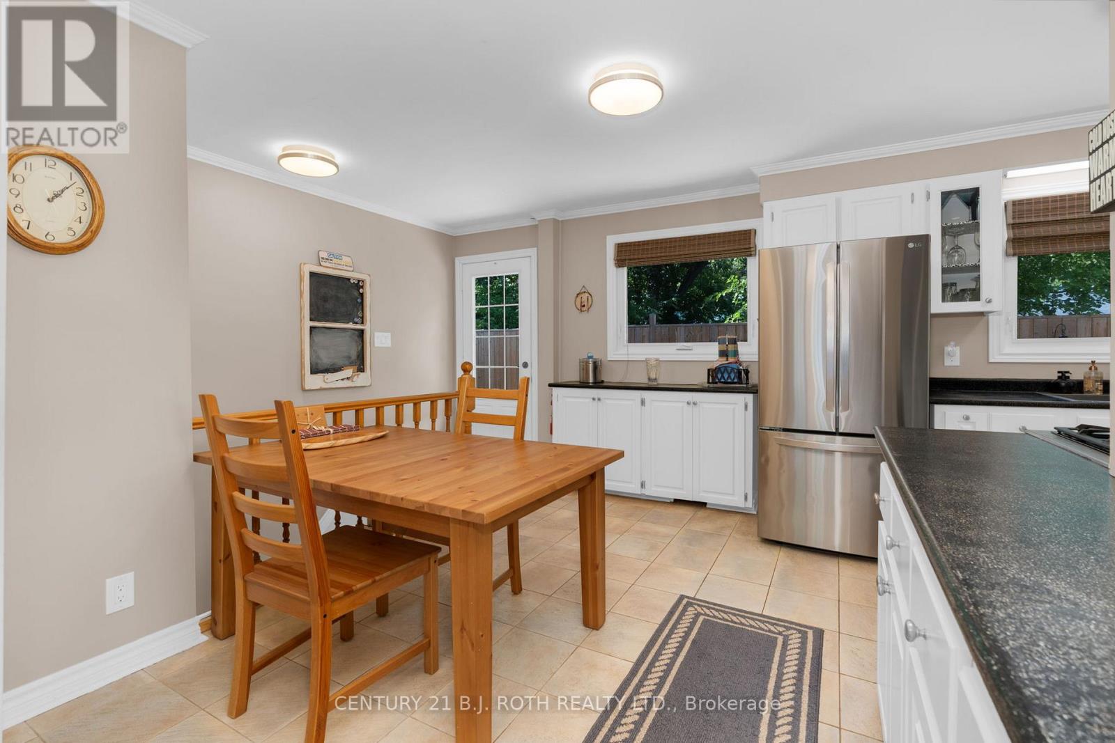 2123 Mildred Avenue, Innisfil, Ontario  L9S 2B9 - Photo 6 - N12431175