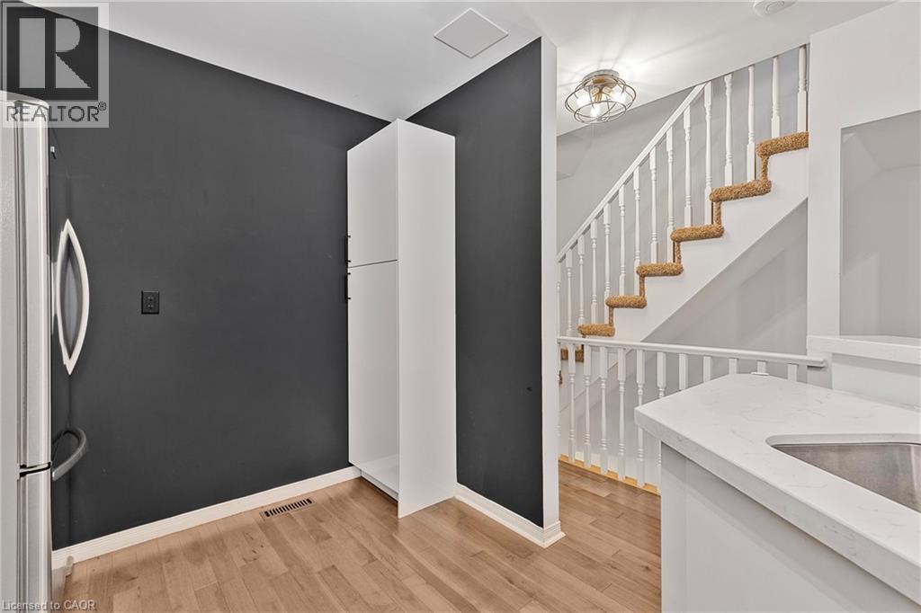 2015 Cleaver Avenue Unit# 5, Burlington, Ontario  L7M 4J7 - Photo 6 - 40773177