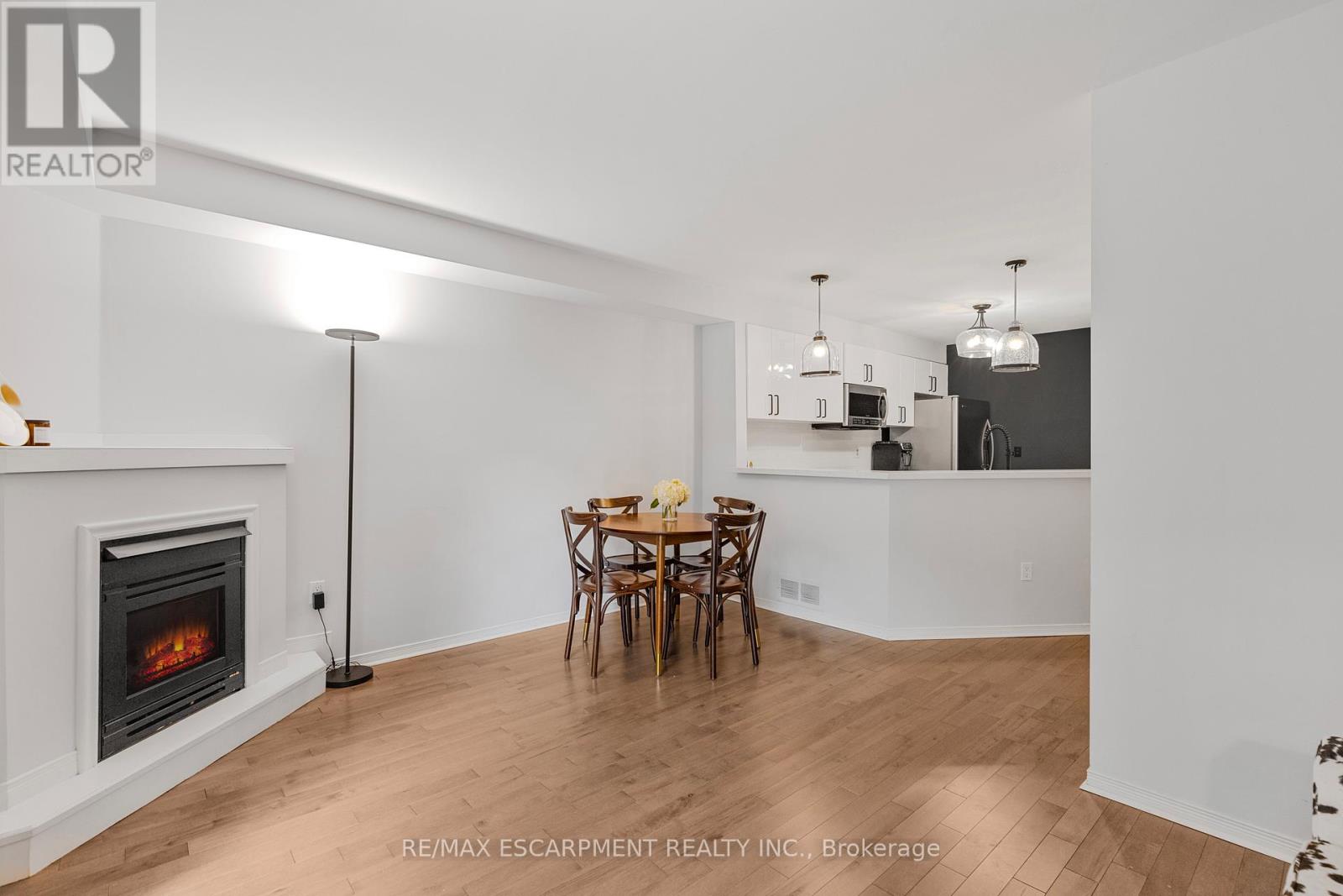 5 - 2015 Cleaver Avenue, Burlington, Ontario  L7M 4J7 - Photo 13 - W12426991