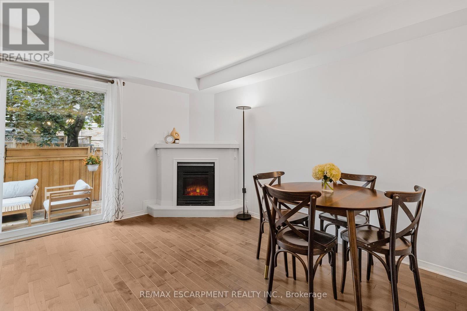 5 - 2015 Cleaver Avenue, Burlington, Ontario  L7M 4J7 - Photo 9 - W12426991